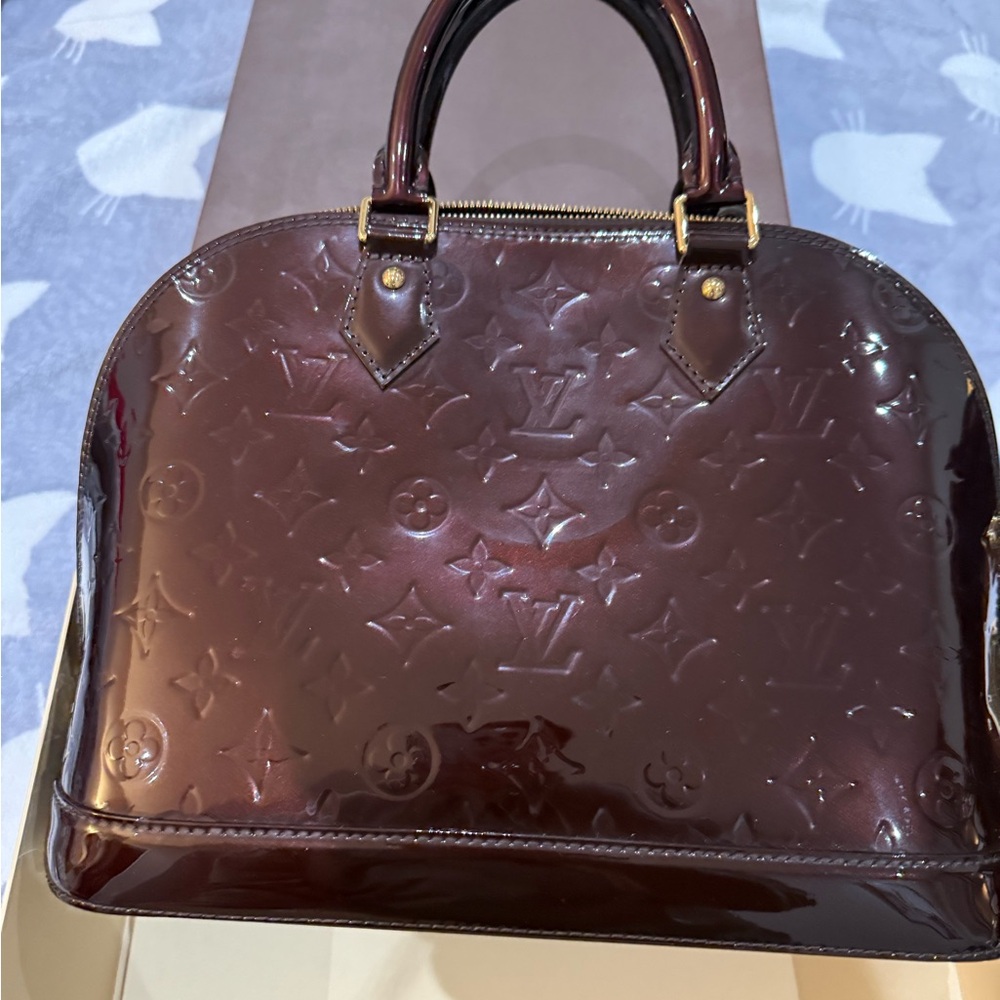 Louis Vuitton Glossy Monogram Alma Satchel in Dark Bordeaux - Picture 2 of 16